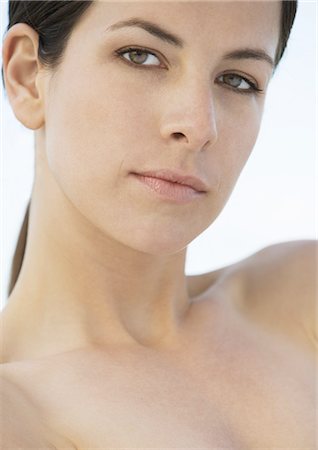 simsearch:695-03388489,k - Woman with bare shoulders, portrait Stock Photo - Premium Royalty-Free, Code: 696-03400332