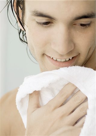 simsearch:632-01154783,k - Man smiling and drying off with towel, close-up Stock Photo - Premium Royalty-Free, Code: 696-03400423