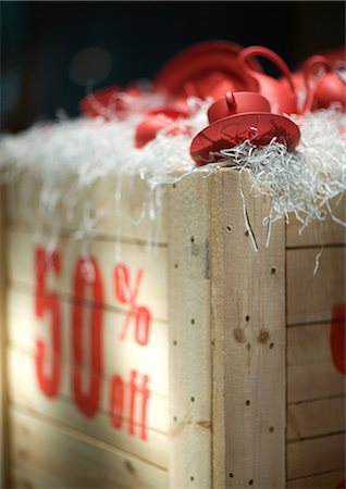 reduction - Crate marked "50% off" Stock Photo - Premium Royalty-Free, Code: 696-03400626