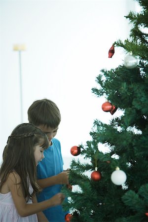 simsearch:695-03375482,k - Children decorating Christmas tree Stock Photo - Premium Royalty-Free, Code: 696-03401643