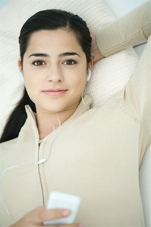 Young woman listening to MP3 player, portrait Stock Photo - Premium Royalty-Free, Code: 696-03402728