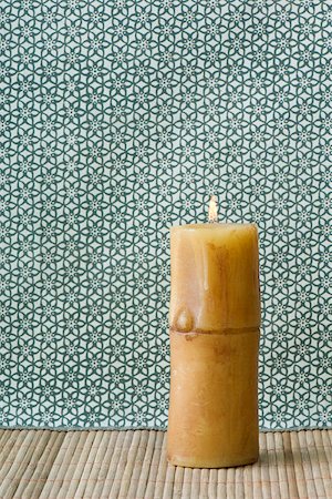 Single pillar candle, burning Foto de stock - Sin royalties Premium, Código: 696-03402826