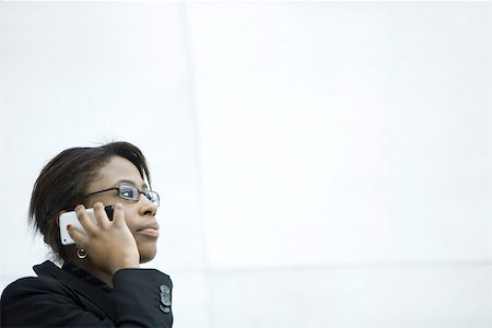 Businesswoman using cell phone, looking away Foto de stock - Sin royalties Premium, Código: 696-03403009