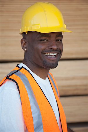 Portrait of a cheerful warehouse worker Foto de stock - Sin royalties Premium, Código: 693-05552729