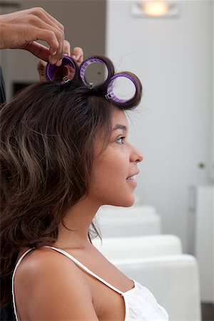 Side profile of young woman wearing curlers Foto de stock - Sin royalties Premium, Código: 693-05794096