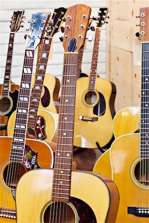 Guitares au magasin de musique Photographie de stock - Premium Libres de Droits, Code: 693-05794348