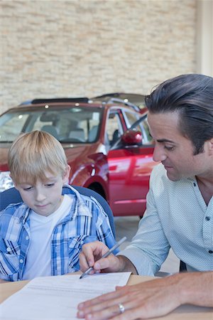 simsearch:693-05793989,k - Father with his child signing documents of car Foto de stock - Sin royalties Premium, Código: 693-05793983