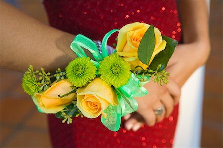 simsearch:694-03318761,k - Teenage girl wearing corsage, close-up of flowers Stock Photo - Premium Royalty-Free, Code: 693-06014126