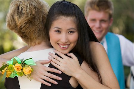 simsearch:694-03318741,k - Well-dressed teenagers hugging outside Fotografie stock - Premium Royalty-Free, Codice: 693-06014121