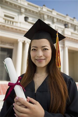 simsearch:693-06014222,k - Graduate holding diploma outside university, portrait Stock Photo - Premium Royalty-Free, Code: 693-06014182
