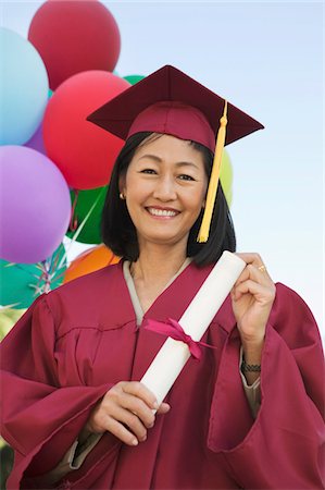 simsearch:693-06014222,k - Senior Graduate holding diploma outside, portrait Stock Photo - Premium Royalty-Free, Code: 693-06014208