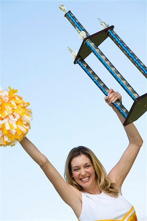 simsearch:694-03692660,k - Smiling Cheerleader holding trophy, (portrait), (low angle view) Foto de stock - Sin royalties Premium, Código: 693-06014247