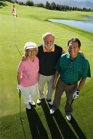 simsearch:693-06019442,k - Senior couple avec instructeur sur le parcours de golf, souriant, (portrait), (élevée, vue) Photographie de stock - Premium Libres de Droits, Code: 693-06014284