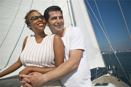 Affectionate Couple Relaxing on Yacht Foto de stock - Royalty Free Premium, Número: 693-06014384