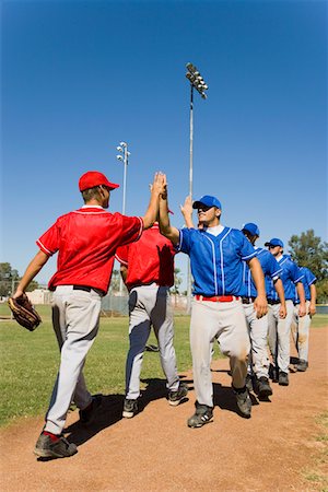 recreational sports league - Ligne de joueurs de baseball donnant mutuellement high fives Photographie de stock - Premium Libres de Droits, Code: 693-06014402