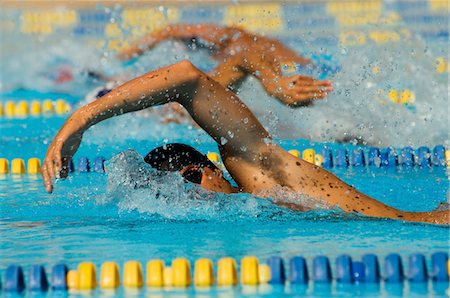 stop-action - Swimmers Racing Fotografie stock - Premium Royalty-Free, Codice: 693-06014660