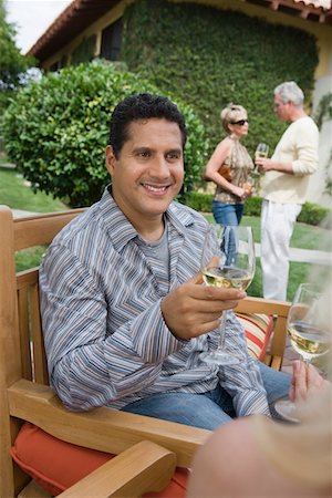 simsearch:693-03707149,k - Man drinking wine in garden Foto de stock - Sin royalties Premium, Código: 693-06015919