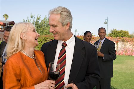 simsearch:693-03707149,k - Couple drinking wine at outdoor party Foto de stock - Sin royalties Premium, Código: 693-06016023