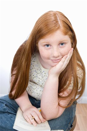 fat girl redhead - Teenage girl learning Foto de stock - Sin royalties Premium, Código: 693-06016268