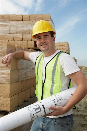 simsearch:693-06016692,k - Construction Worker leaning on stack of lumber, holding building plan Stock Photo - Premium Royalty-Free, Code: 693-06016693