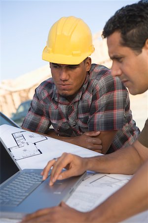 Architect and construction worker using laptop on construction site Stock Photo - Premium Royalty-Free, Code: 693-06016925