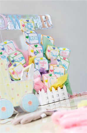 Toys and Cake for Baby Shower Foto de stock - Sin royalties Premium, Código: 693-06017143