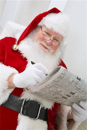 santa claus - Journal de lecture du père Noël Photographie de stock - Premium Libres de Droits, Code: 693-06018594
