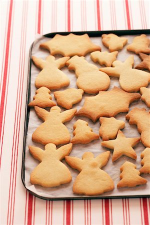 simsearch:693-06018767,k - Christmas cookies on tray, view from above Stock Photo - Premium Royalty-Free, Code: 693-06018768