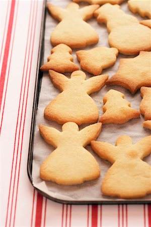 simsearch:693-06018767,k - Christmas cookies on tray, close-up Stock Photo - Premium Royalty-Free, Code: 693-06018769