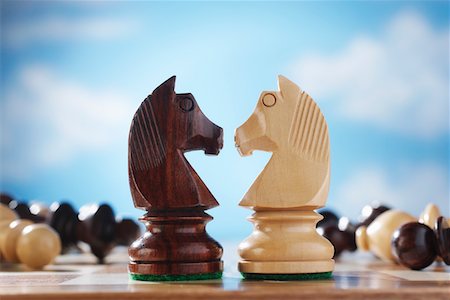 Chess pieces, two knights face to face Foto de stock - Sin royalties Premium, Código: 693-06018917