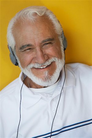 simsearch:693-06019332,k - Portrait of elderly man wearing headphones Stock Photo - Premium Royalty-Free, Code: 693-06019338