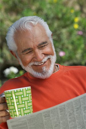 simsearch:693-06019332,k - Elderly man reading newspaper outdoors Stock Photo - Premium Royalty-Free, Code: 693-06019330