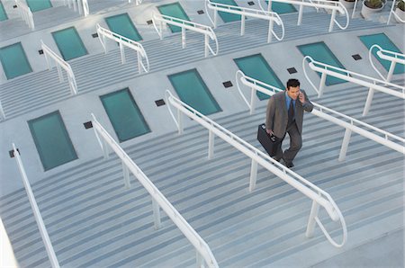 Businessman walking up stairs, elevated view Foto de stock - Sin royalties Premium, Código: 693-06019630