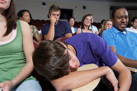 Bored students in lecture theatre during lesson Foto de stock - Sin royalties Premium, Código: 693-06019926