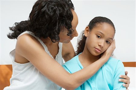 sick black woman - Mother embracing daughter (7-9) in hospital Stock Photo - Premium Royalty-Free, Code: 693-06019999