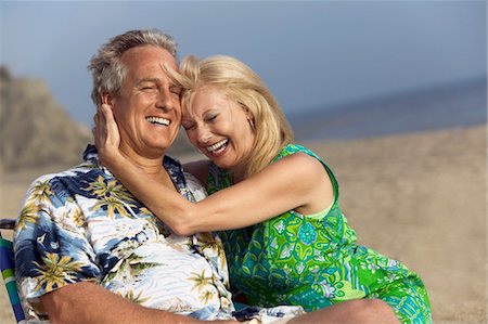 retired man in hawaiian shirt - Couple relaxing on beach Stock Photo - Premium Royalty-Free, Code: 693-06013731