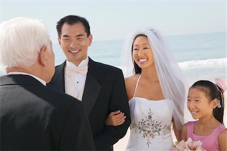 Mariée et le marié avec la famille de l'océan Photographie de stock - Premium Libres de Droits, Code: 693-06013778