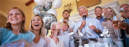 family party grandparents - Family celebrating at party Foto de stock - Sin royalties Premium, Código: 693-06020123