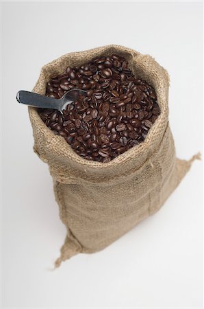 Sack of coffee beans with spoon Foto de stock - Sin royalties Premium, Código: 693-06020271