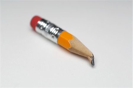 fin - Small broken pencil, close-up Foto de stock - Sin royalties Premium, Código: 693-06020382
