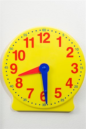 school objects - Time Teaching Clock Stock Photo - Premium Royalty-Free, Code: 693-06020548