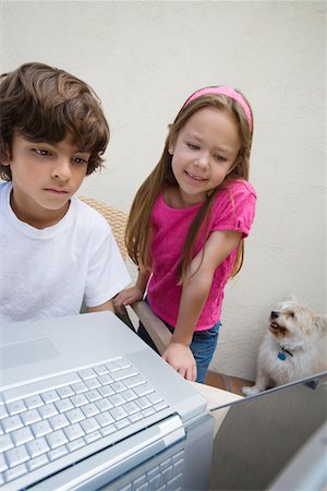simsearch:693-06020640,k - Little Kids Using a Laptop Foto de stock - Sin royalties Premium, Código: 693-06020612
