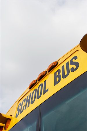 simsearch:693-06020751,k - School Bus Written Above Windshield Foto de stock - Royalty Free Premium, Número: 693-06020745