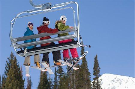 Three Skiers on Chair Lift Foto de stock - Sin royalties Premium, Código: 693-06021236