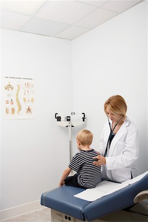 female doctor and child patient - Doctor examining boy Stock Photo - Premium Royalty-Free, Code: 693-06021420