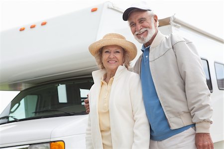 Senior couple and RV home Foto de stock - Royalty Free Premium, Número: 693-06021484