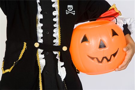 simsearch:693-06021611,k - Boy (7-9) wearing Halloween costume, with jack-o-lantern Stock Photo - Premium Royalty-Free, Code: 693-06021617