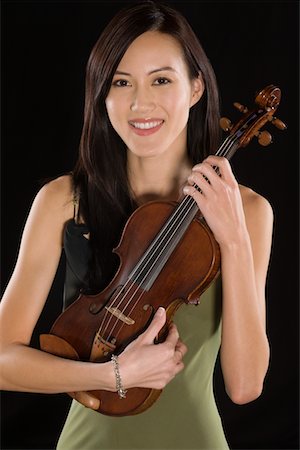 simsearch:693-03302055,k - Portrait de femme violoniste asiatique Photographie de stock - Premium Libres de Droits, Code: 693-06021847