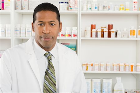 simsearch:694-03332775,k - Male pharmactist, portrait Stock Photo - Premium Royalty-Free, Code: 693-06022009