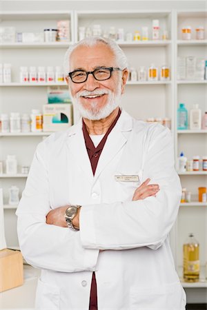 pharmacist looking at camera - Male pharmactist, portrait Stock Photo - Premium Royalty-Free, Code: 693-06022023